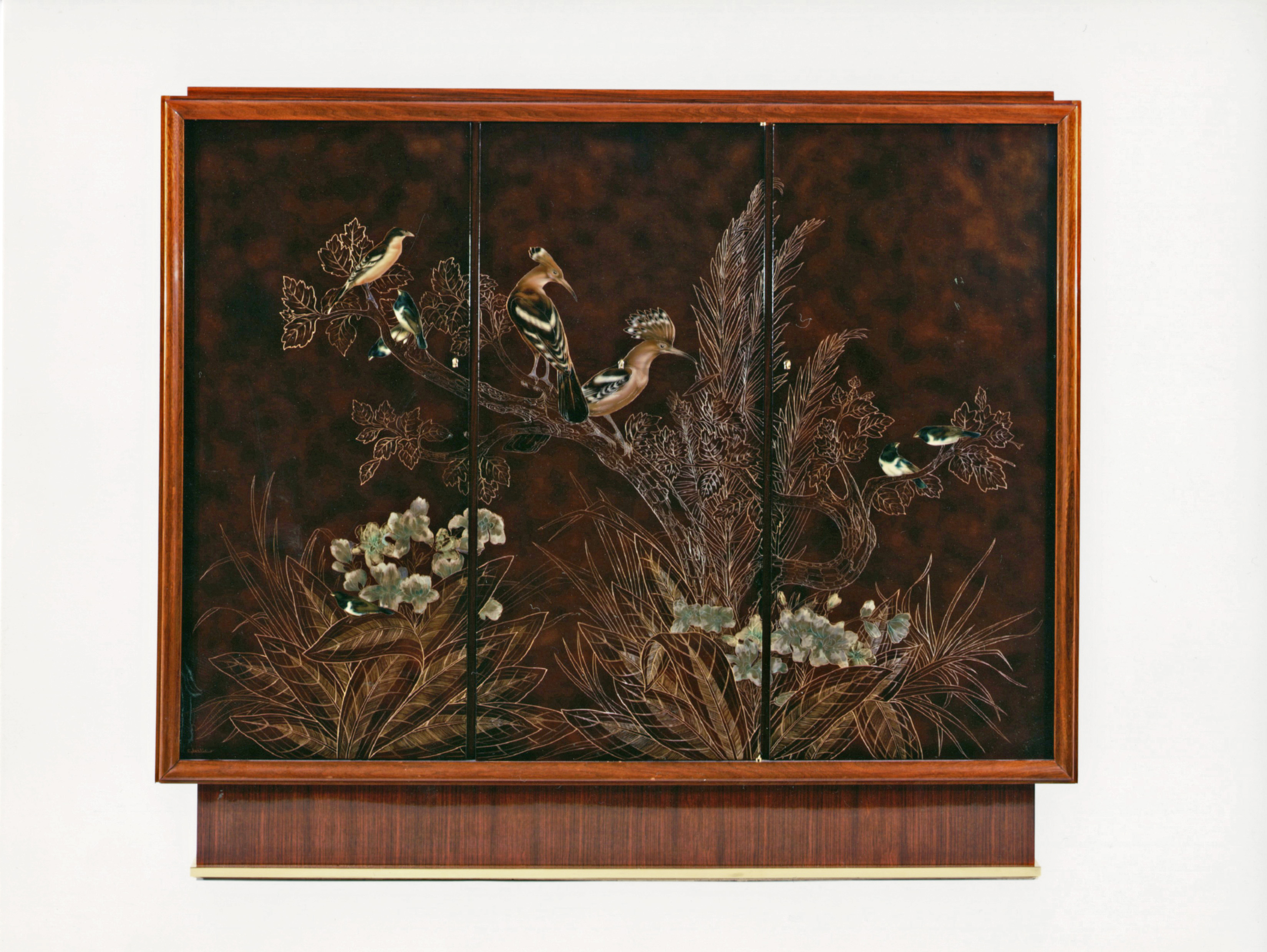 Cabinet trois portes. Circa 1930.