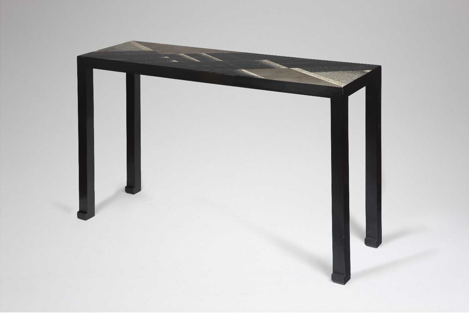 Console en laque noire, vers 1923.