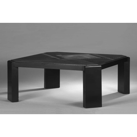 Coffee table in black lacquer. Around 1930. 