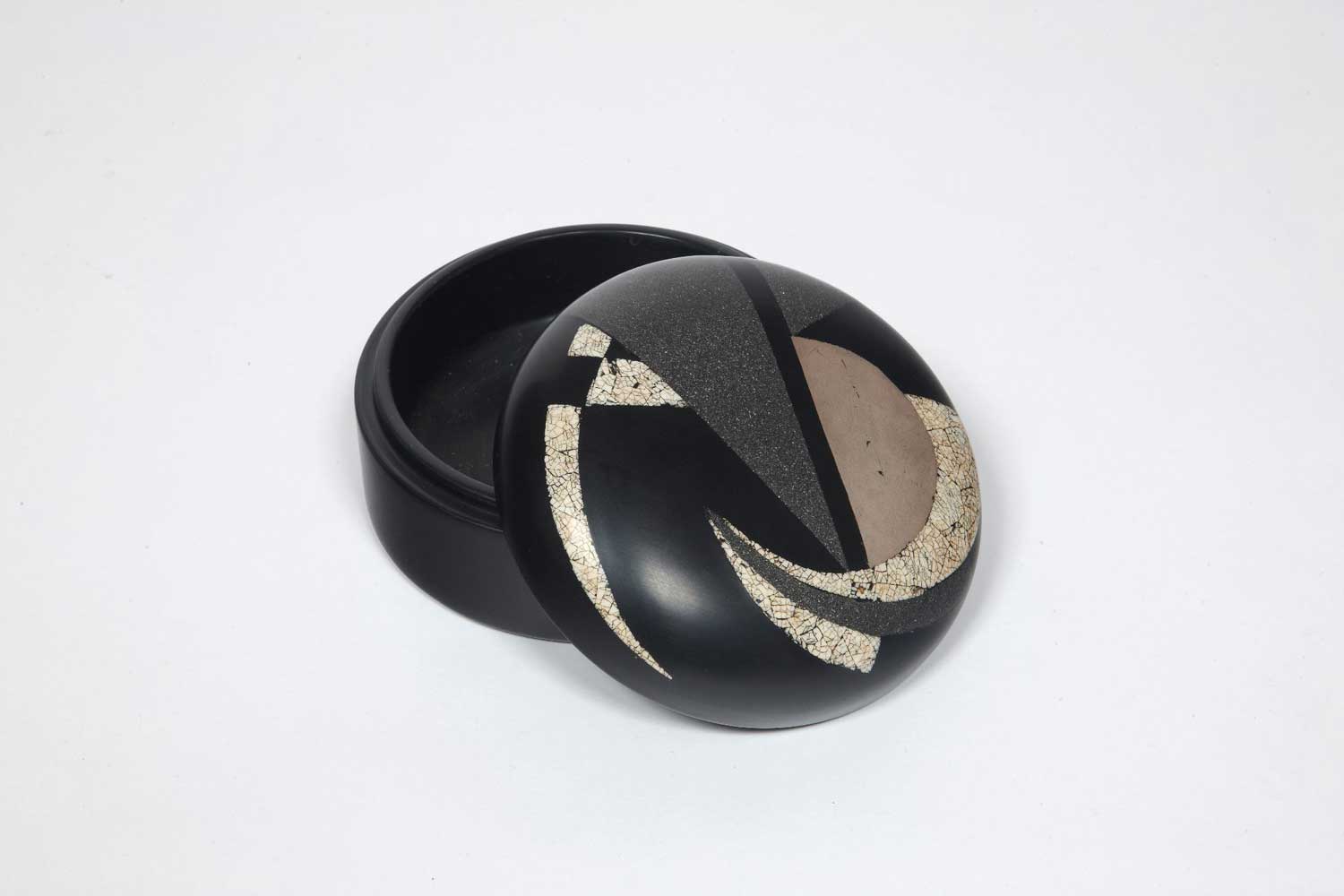 Boîte en laque de Chine, circa 1929.