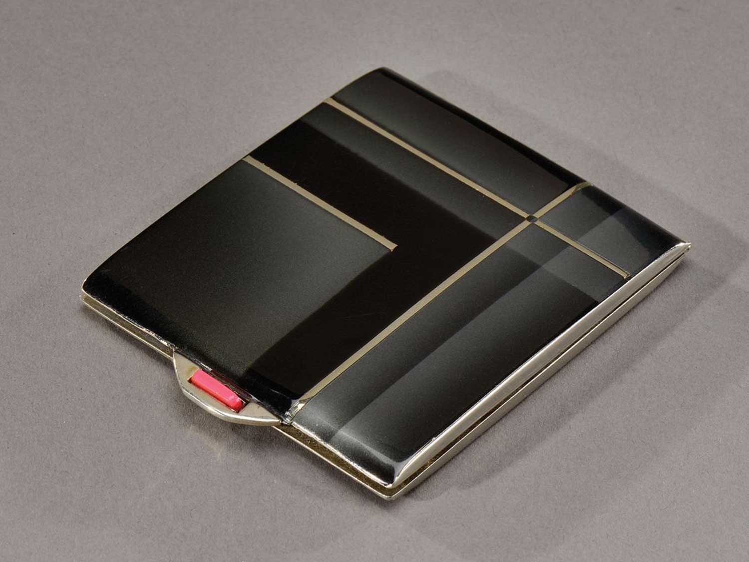 Poudrier. Vers 1925.