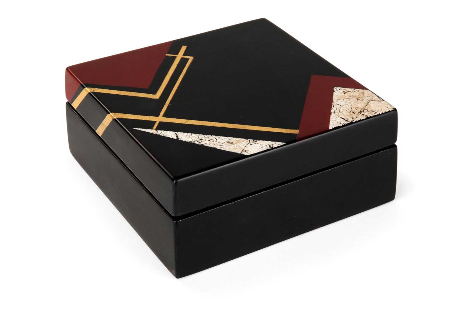 Coffret carré en laque de Chine, circa 1928.