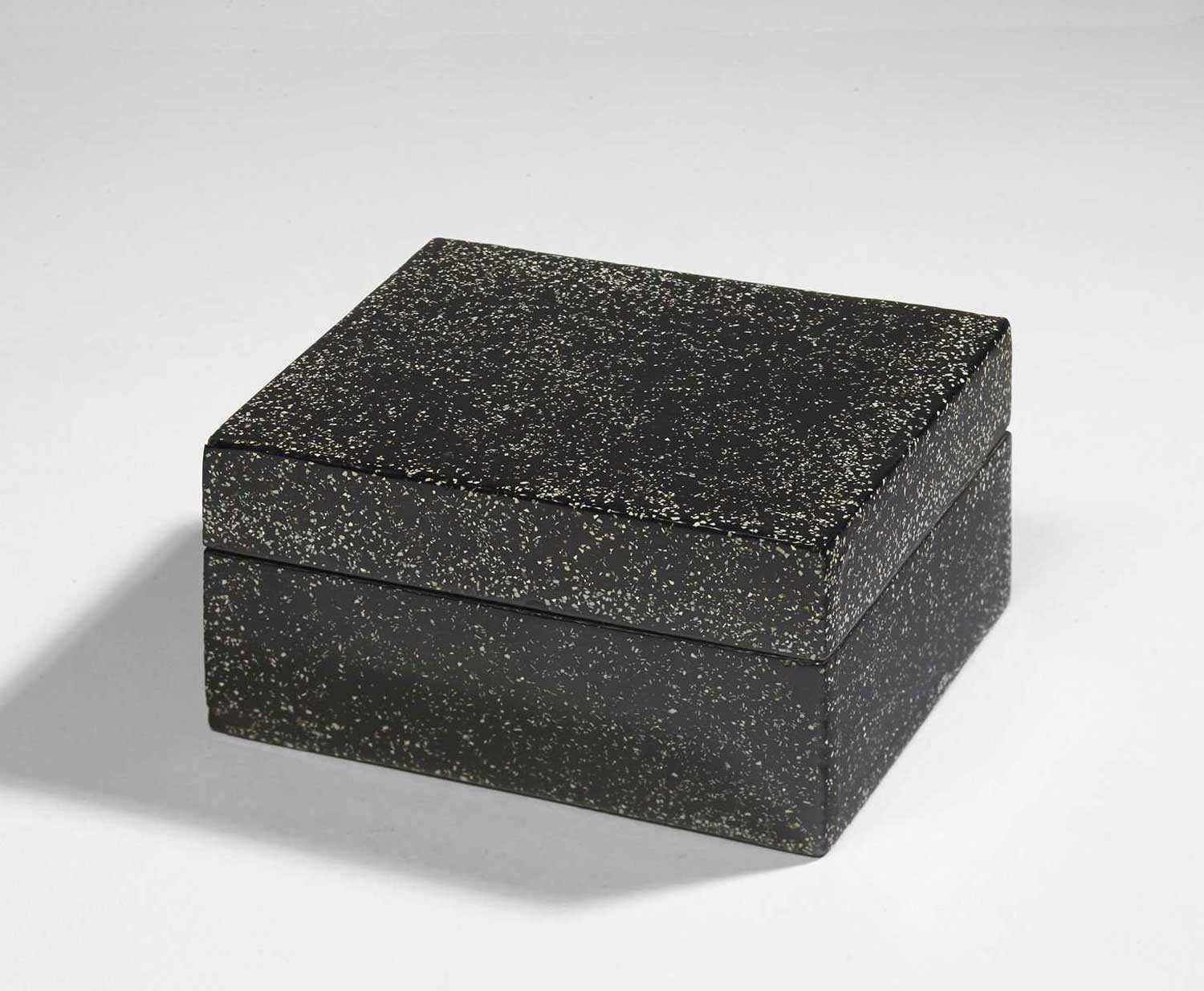 Coffret en laque. Vers 1936.