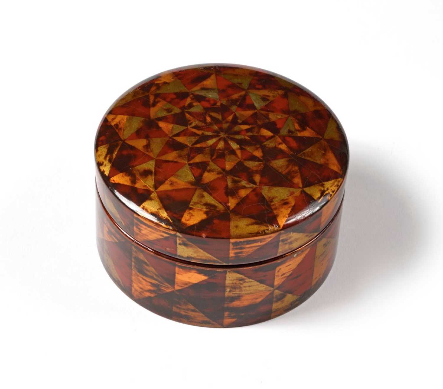 Boite ronde en laque. Vers 1925.