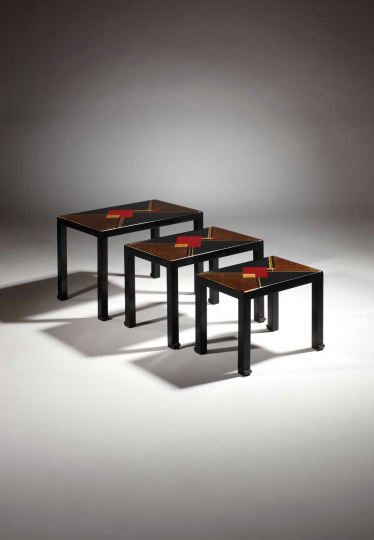 Gaston SUISSE (1896-1988) - Suite de trois tables gigognes en laque noire, circa 1936.